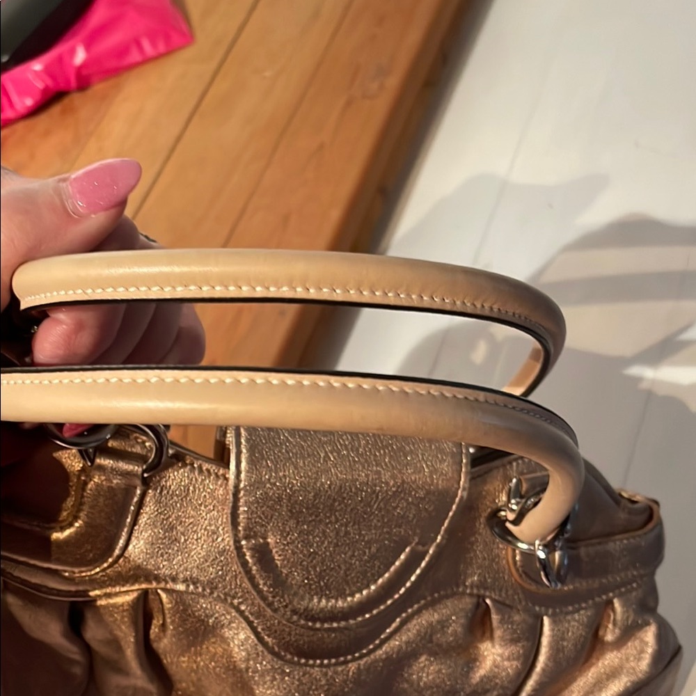 Salvatore Ferragamo  Luxurious Gold Shoulder Bag with Textured Leather - Picture 6 of 6